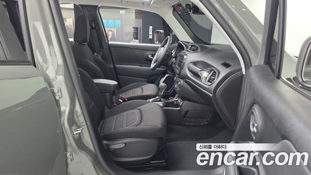 Jeep Renegade 2022 — Фото 11/20