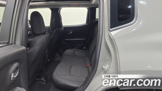 Jeep Renegade 2022 — Фото 12/20