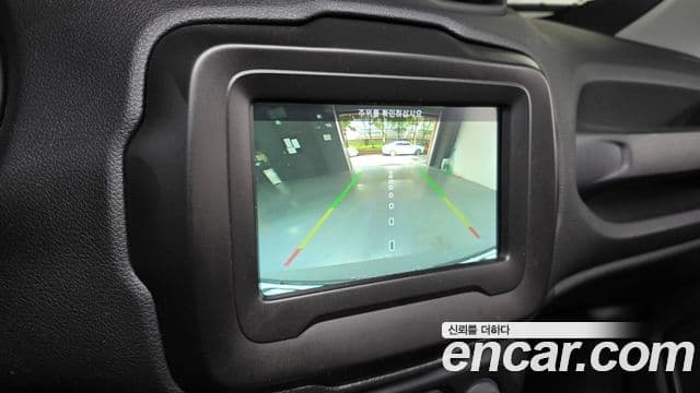 Jeep Renegade 2022 — Фото 16/20
