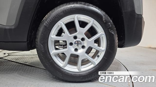 Jeep Renegade 2022 — Photo 28/32