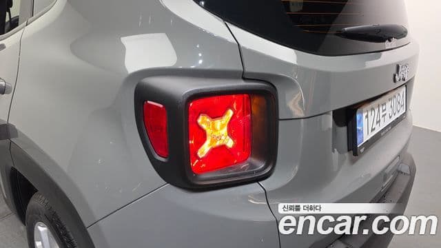 Jeep Renegade 2022 — Photo 31/32