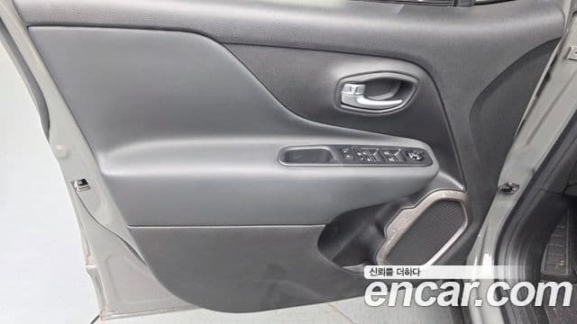 Jeep Renegade 2022 — Photo 15/32