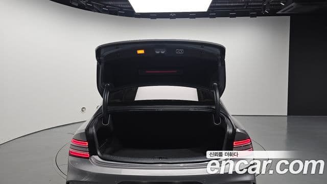 Genesis Electrified G80 2025 — Şəkil 19/20