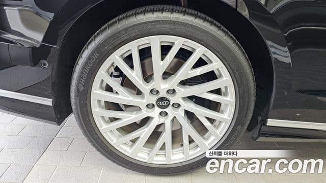 Audi A8 2021 — ფოტო 5/20