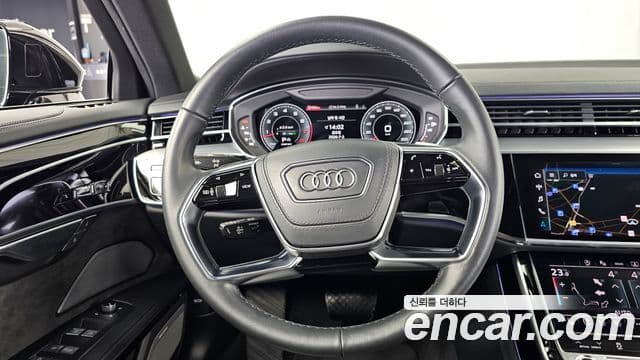Audi A8 2021 — ფოტო 13/20