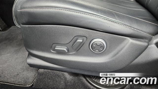 Genesis GV80 2021 — ფოტო 30/32