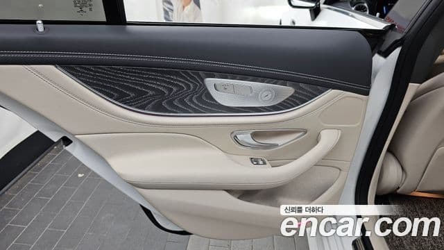Mercedes-Benz AMG GT 2023 — Photo 25/33