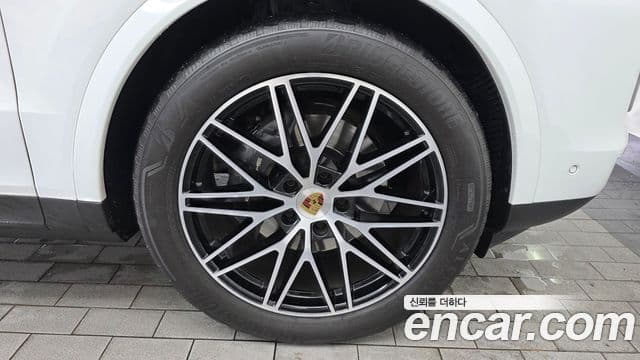 Porsche Cayenne 2024 — Photo 8/34