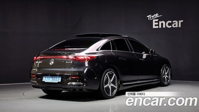 Mercedes-Benz EQE 2023 — ფოტო 11/20