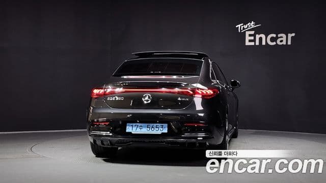 Mercedes-Benz EQE 2023 — ფოტო 19/20