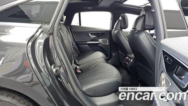 Mercedes-Benz EQE 2023 — ფოტო 10/20