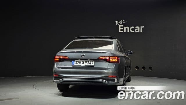 Volkswagen Jetta 2023 — ფოტო 3/20