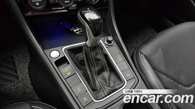 Volkswagen Jetta 2023 — ფოტო 7/20