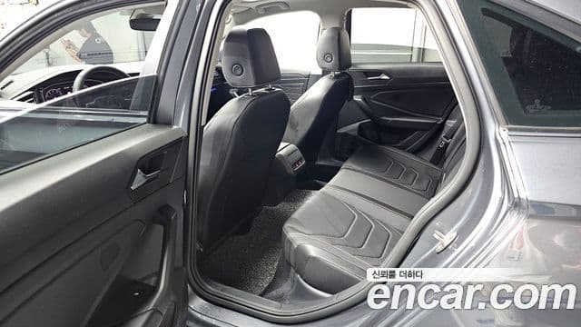 Volkswagen Jetta 2023 — ფოტო 10/20