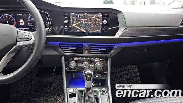 Volkswagen Jetta 2023 — ფოტო 11/20