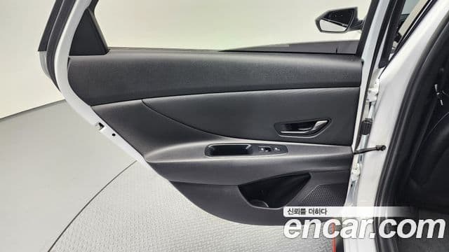 Hyundai The New Avante Hybrid 2022 — Photo 10/30