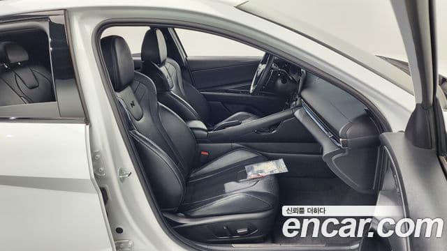 Hyundai The New Avante Hybrid 2022 — Photo 2/30