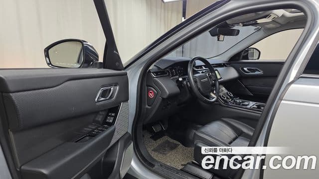 Land Rover Range Rover Velar 2018 — Photo 17/31