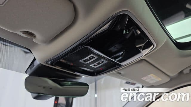Land Rover Range Rover Velar 2018 — Photo 30/31