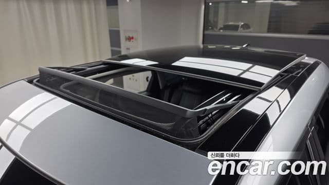 Land Rover Range Rover Velar 2018 — Photo 23/31