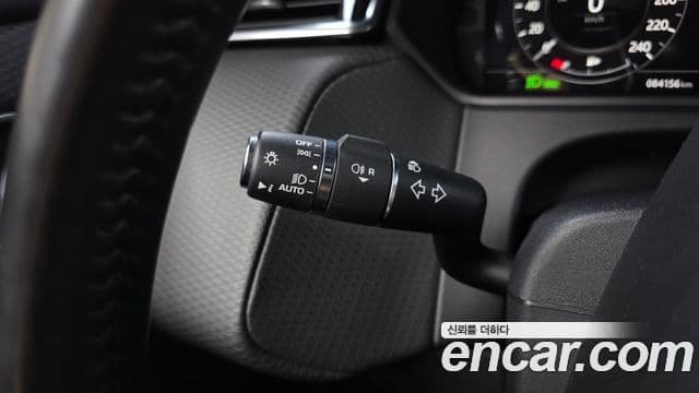 Land Rover Range Rover Velar 2018 — Photo 16/31