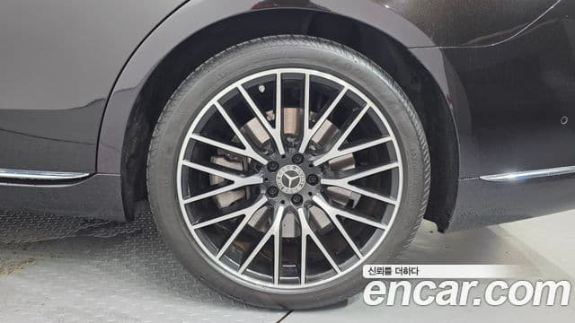 Mercedes-Benz S-Class 2022 — Photo 27/34
