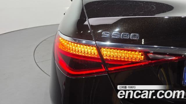 Mercedes-Benz S-Class 2022 — Photo 30/34