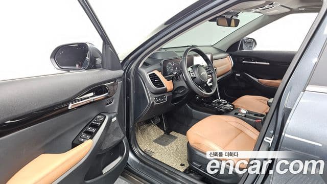 Kia Seltos 2023 — Şəkil 10/20