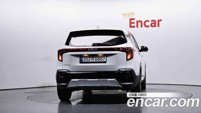 Kia Seltos 2022 — ფოტო 4/20