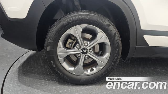 Kia Seltos 2022 — ფოტო 5/20