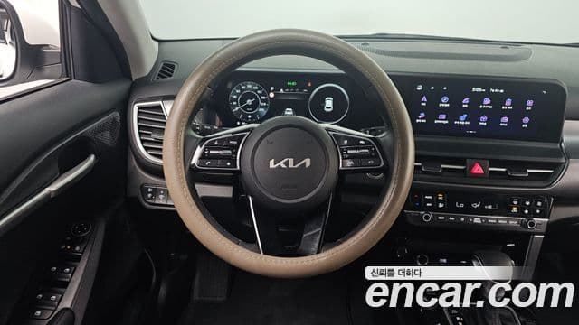 Kia Seltos 2022 — ფოტო 13/20
