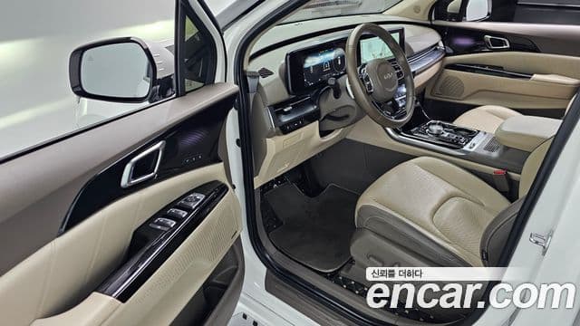 Kia Carnival 2021 — ფოტო 10/20