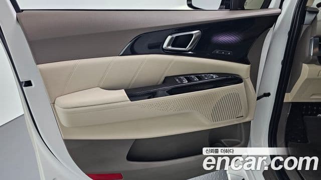Kia Carnival 2021 — Photo 27/32