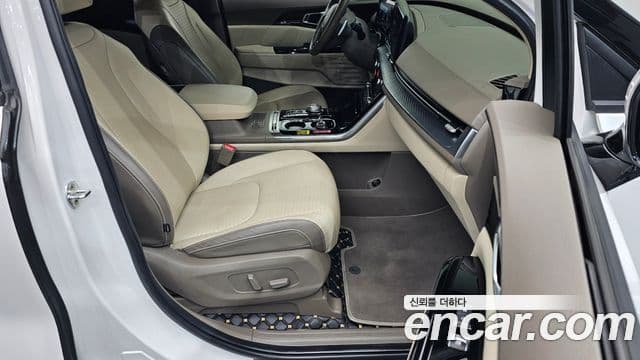 Kia Carnival 2021 — Photo 18/32