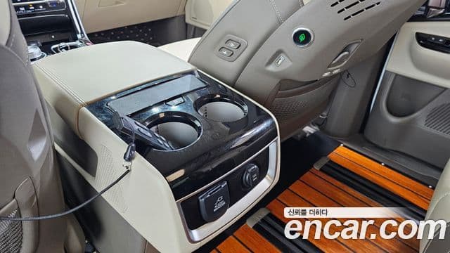 Kia Carnival 2021 — Photo 5/32