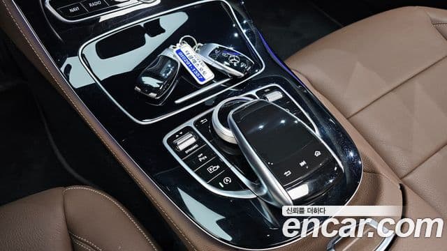Mercedes-Benz E-Class 2019 — Şəkil 16/20