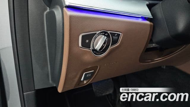 Mercedes-Benz E-Class 2019 — Şəkil 19/20