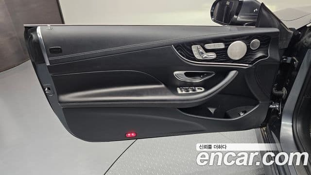Mercedes-Benz E-Class 2018 — ფოტო 28/30