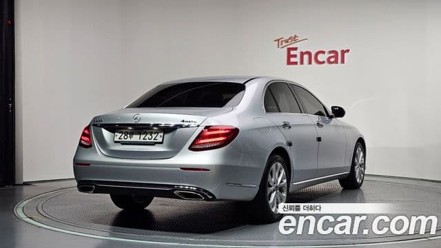 Mercedes-Benz E-Class 2018 — ფოტო 2/20