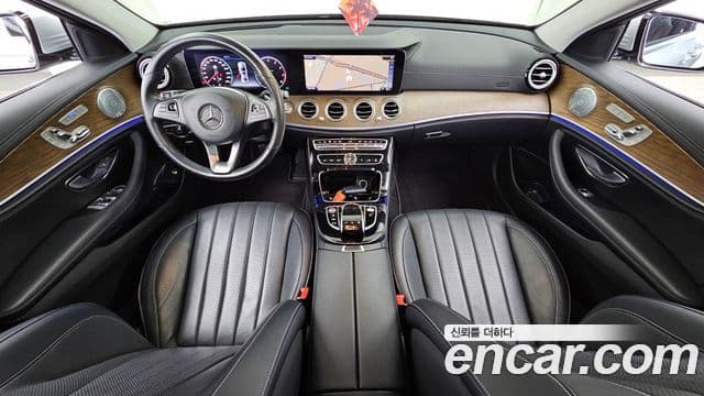 Mercedes-Benz E-Class 2018 — ფოტო 7/20