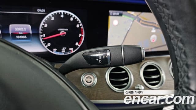 Mercedes-Benz E-Class 2018 — ფოტო 9/20