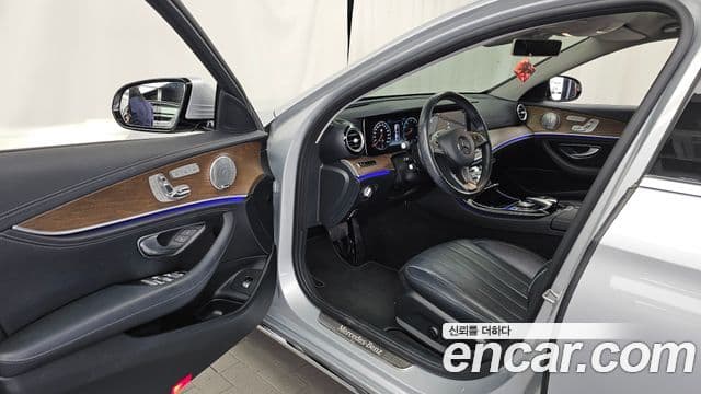 Mercedes-Benz E-Class 2018 — ფოტო 10/20
