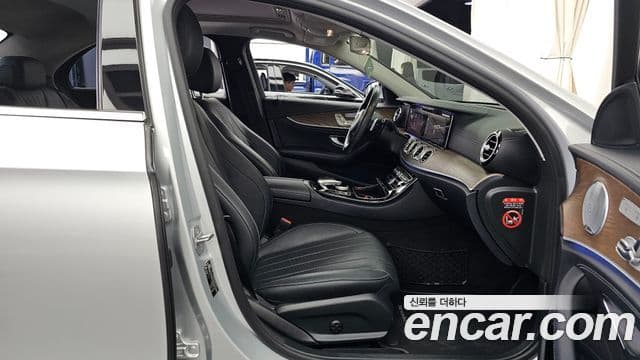 Mercedes-Benz E-Class 2018 — ფოტო 11/20