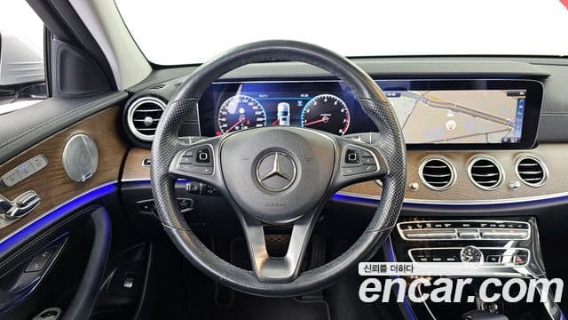 Mercedes-Benz E-Class 2018 — ფოტო 13/20