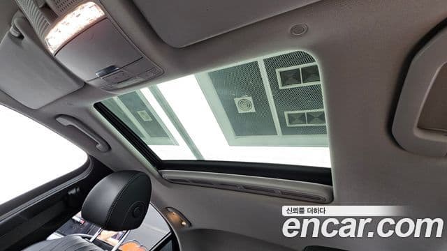 Mercedes-Benz E-Class 2018 — ფოტო 18/20