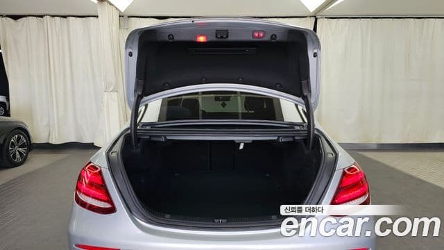 Mercedes-Benz E-Class 2018 — ფოტო 20/20