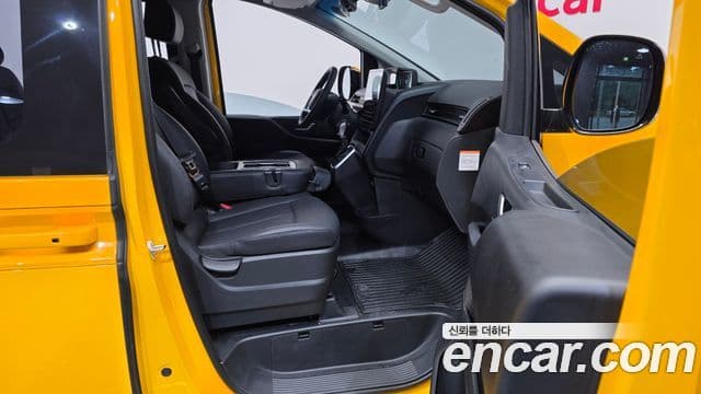 Hyundai Staria 2025 — Фото 11/20