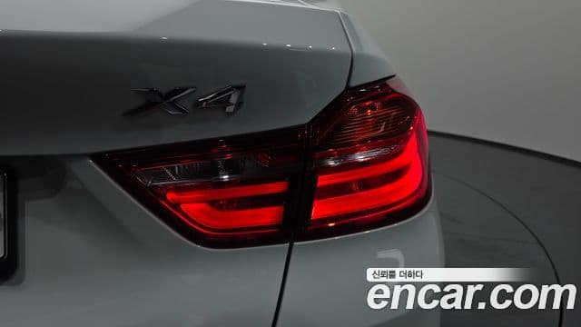 BMW X4 2018 — Photo 17/32