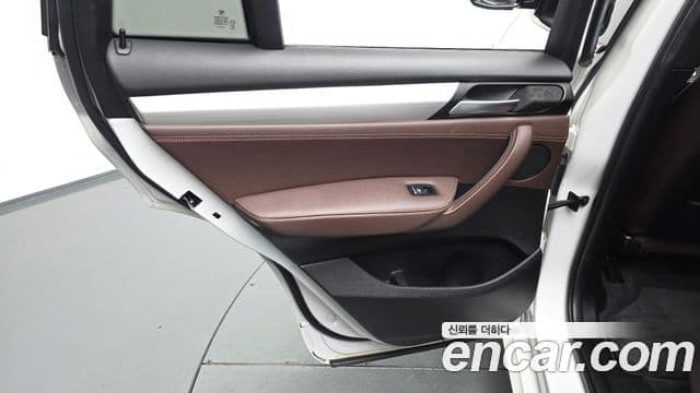 BMW X4 2018 — Photo 28/32