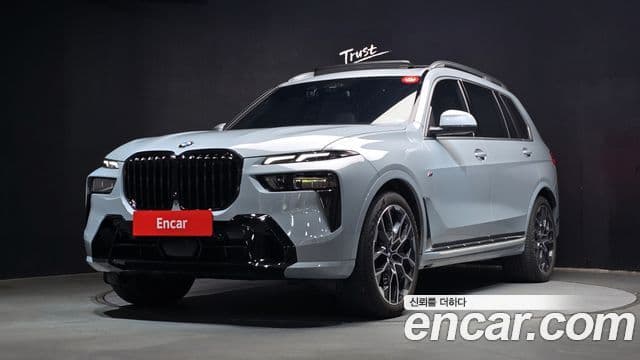BMW X7 2025 — Фото 1/20